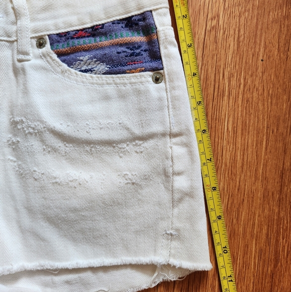 Levi's Retro Vintage Style White Jean Shorts Like New Size 0 - Rare Boho Aztec - Picture 6 of 9